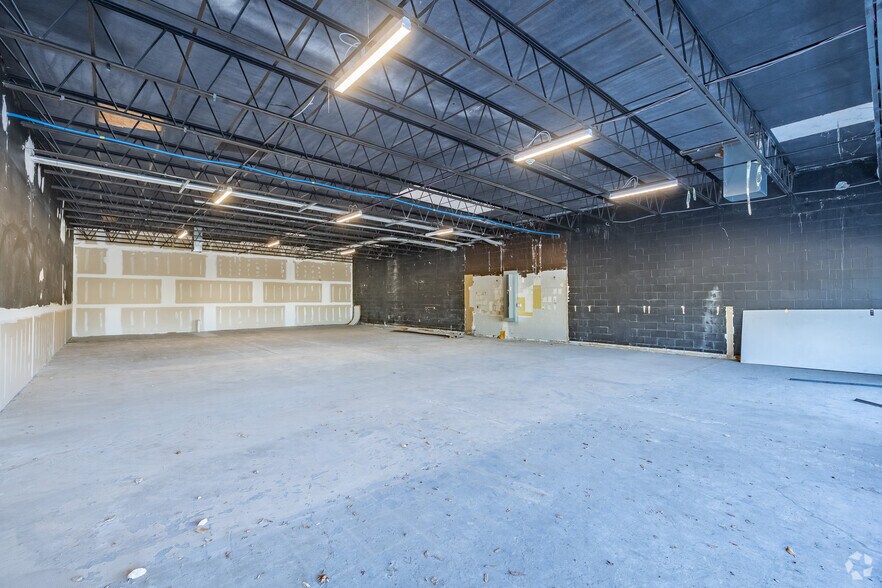 More Photos Of 7326 Broad St, Brooksville Freestanding For Lease