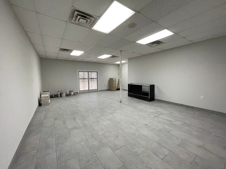 More Photos Of 12461 Amethyst Ave, Cutler General Retail For Sale