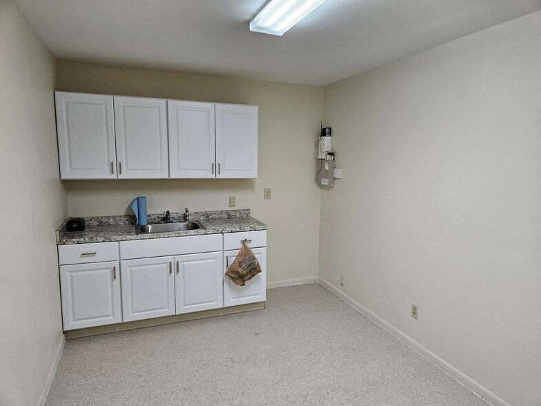 More Photos Of 4903 NW Industrial Dr, San Antonio Warehouse For Lease