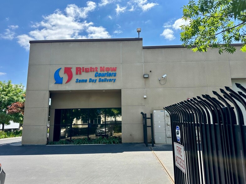 More Photos Of 96 S West Ave, Fresno Warehouse For Lease