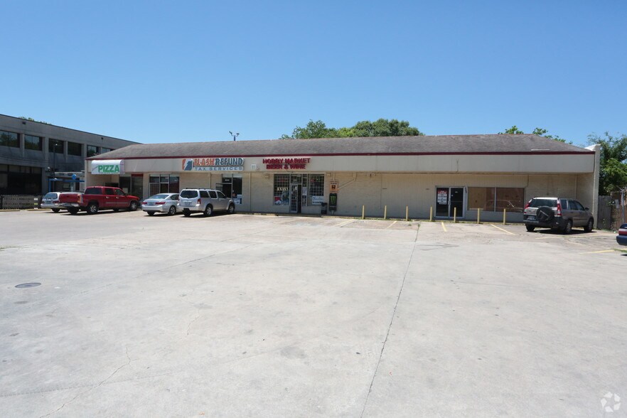 More Photos Of 8540 Broadway St, Houston Unknown For Lease