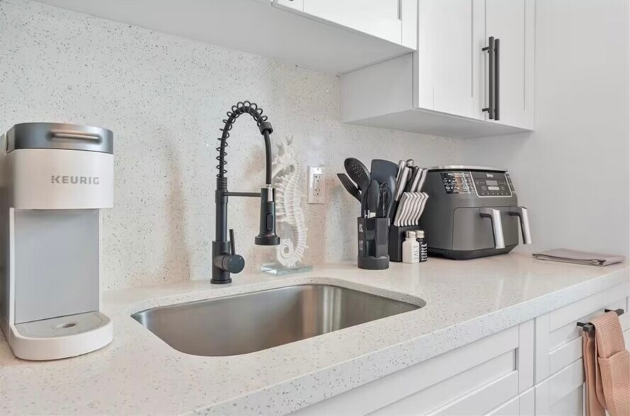 More Photos Of 333 Palm St, Hollywood Apartments For Sale