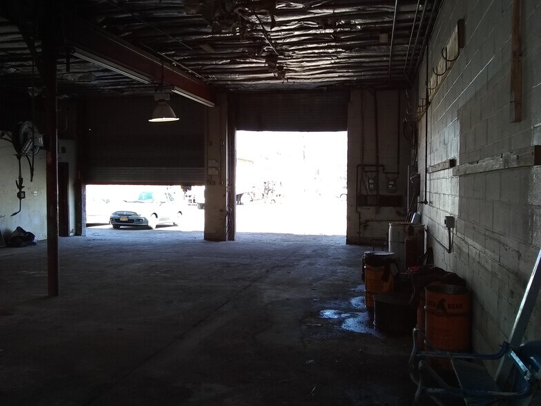 More Photos Of 29A Midland Ave, Hicksville Industrial For Lease