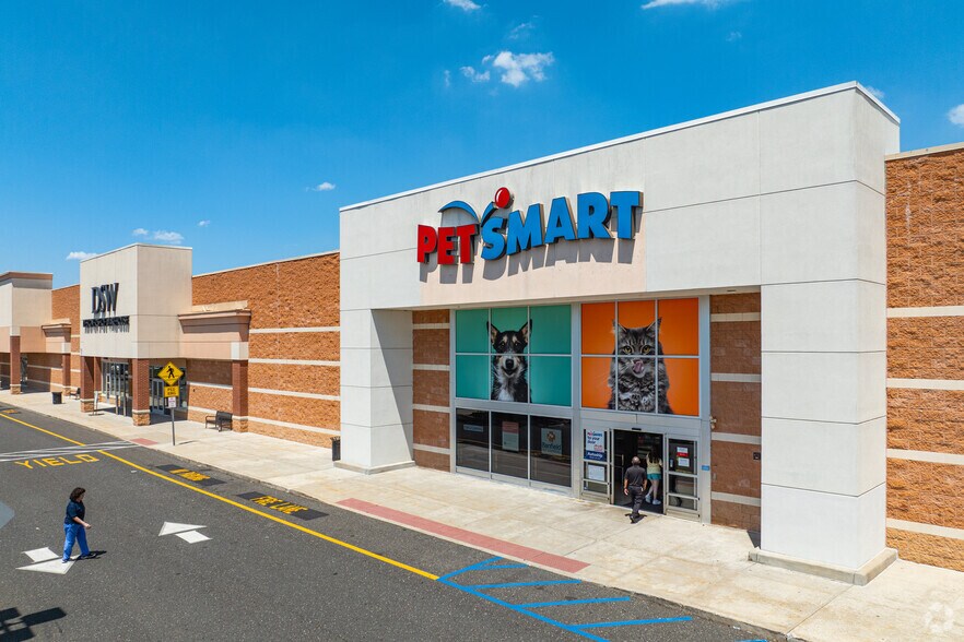 More Photos Of 2000 Clements Bridge Rd, Deptford Storefront For Lease