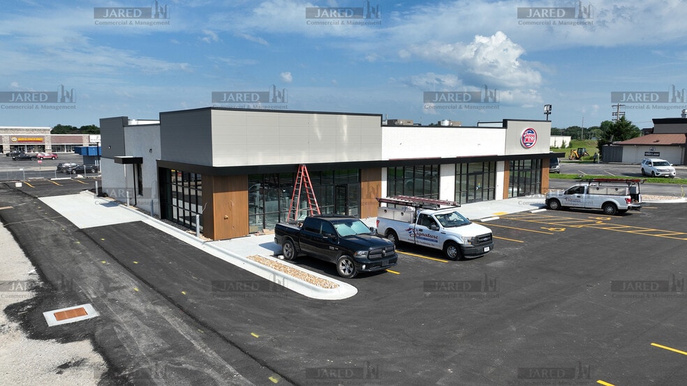 More Photos Of 1565-1585 S Jefferson Ave, Lebanon General Retail For Lease