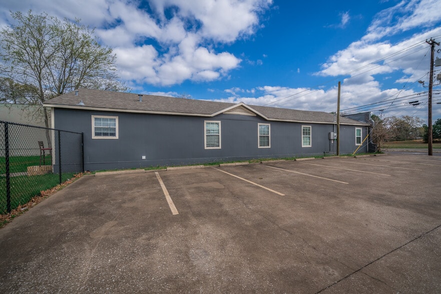 More Photos Of 1505 E Marshall Ave, Longview Medical For Sale