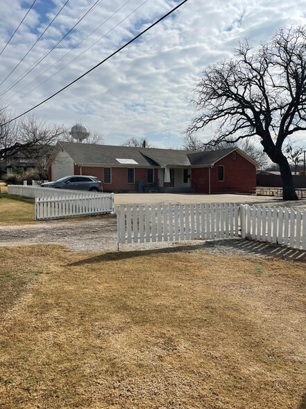 More Photos Of 417 W Wall St, Grapevine Office For Lease