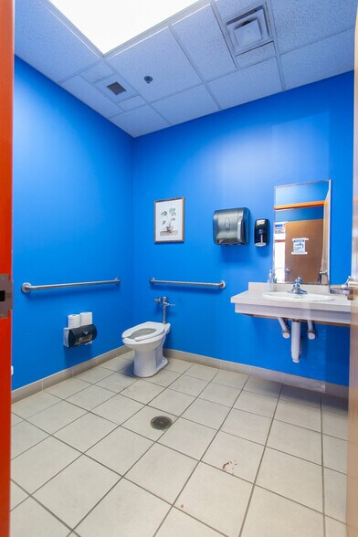 More Photos Of 1132 W Veterans Blvd, Auburn Manufacturing For Sale