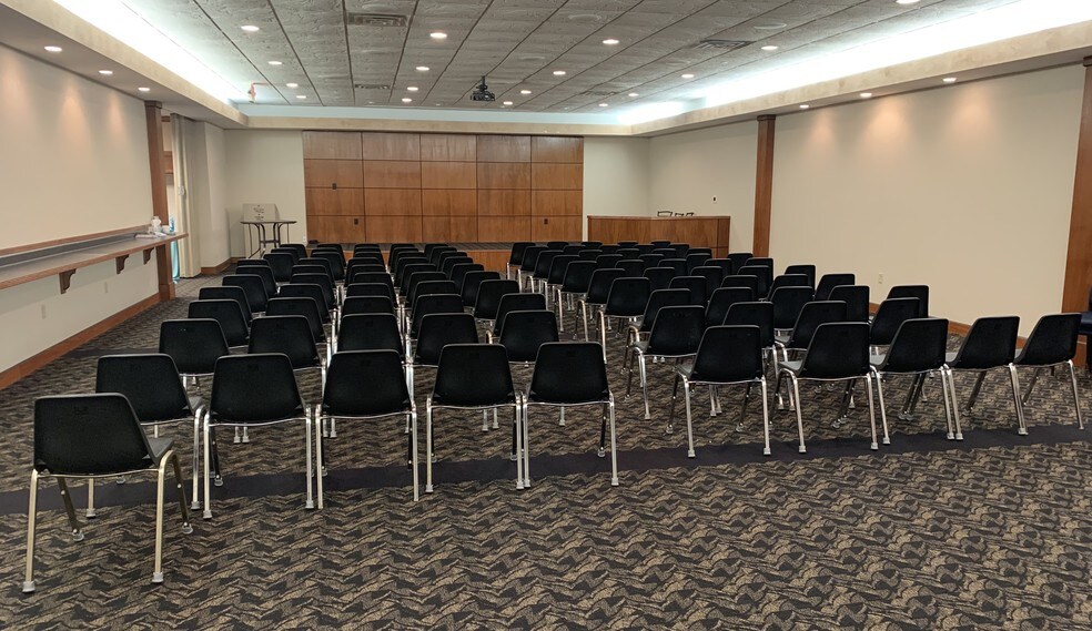 More Photos Of N28W23000 Roundy Dr, Pewaukee Office For Sale