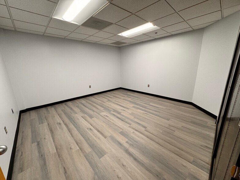 More Photos Of 8835 Columbia 100 Pky, Columbia Flex For Lease