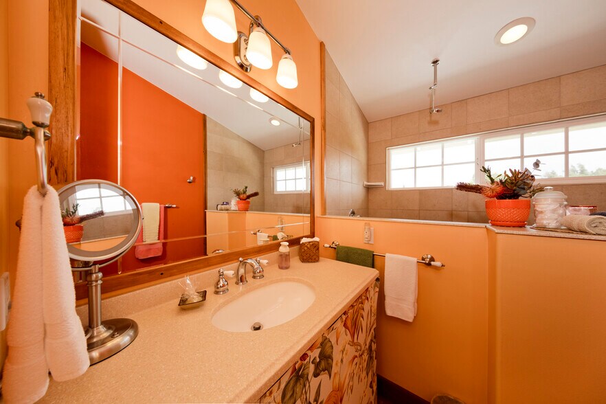 More Photos Of 94-2152 S Point Rd, Naalehu Hotel For Sale