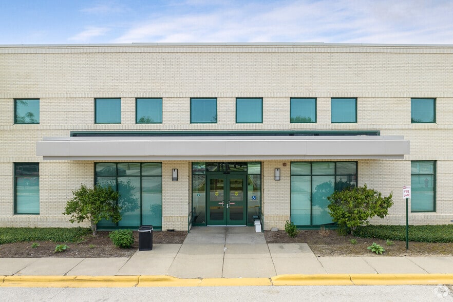More Photos Of 150 W Half Day Rd, Buffalo Grove Medical For Lease