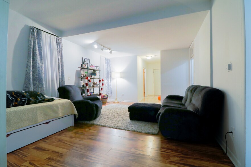 More Photos Of 40523 N Il Route 83, Antioch Apartments For Sale