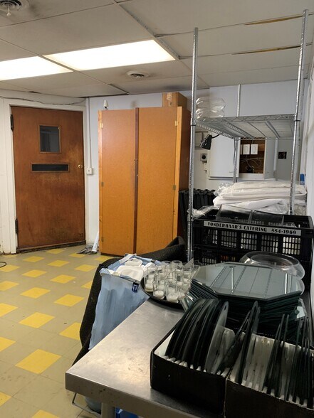 More Photos Of 10 Enfield St, Cincinnati Freestanding For Lease