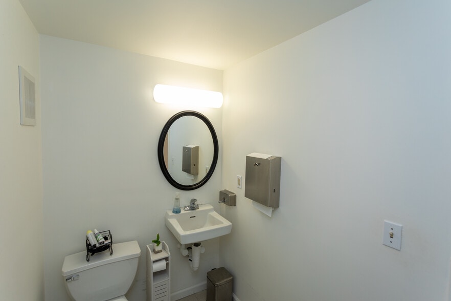 More Photos Of 1587 Boston Post Rd, Westbrook Unknown For Lease