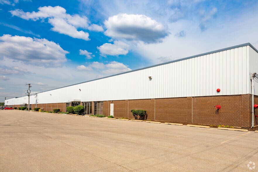 Primary Photo Of 2200 S Mount Prospect Rd, Des Plaines Distribution For Lease