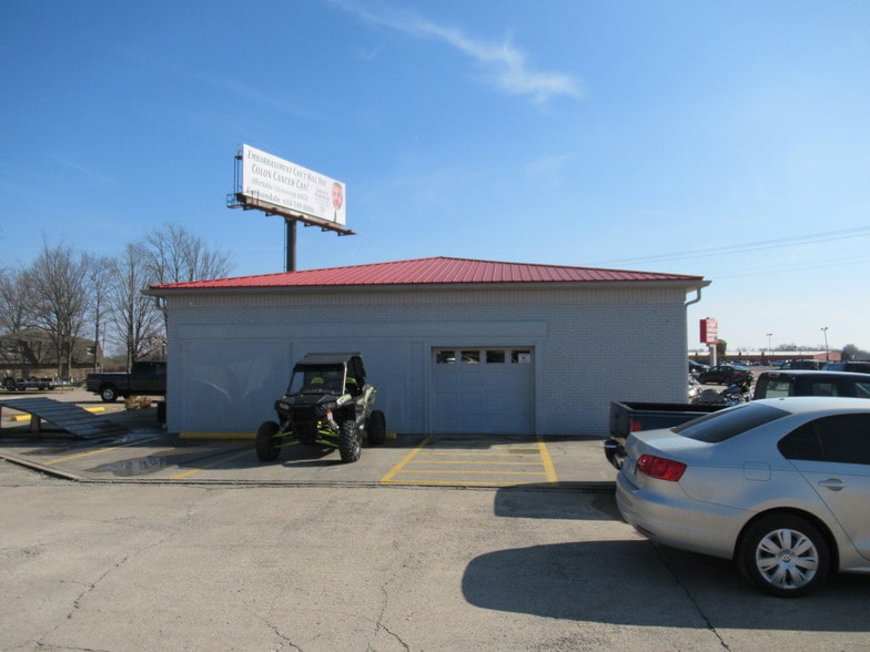 More Photos Of 6173 Bayer Cir, Carterville Auto Dealership For Sale