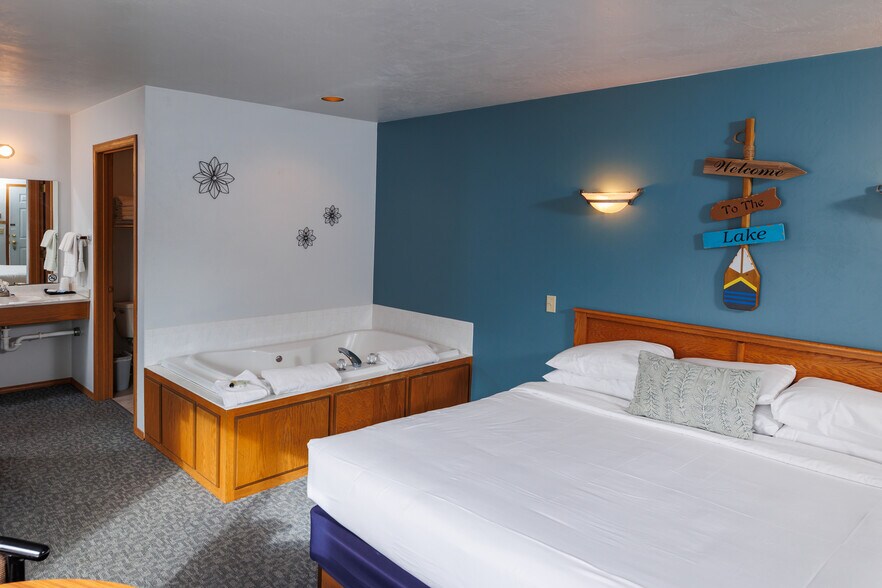 More Photos Of 6269 Wi-57, Sturgeon Bay Hotel For Sale