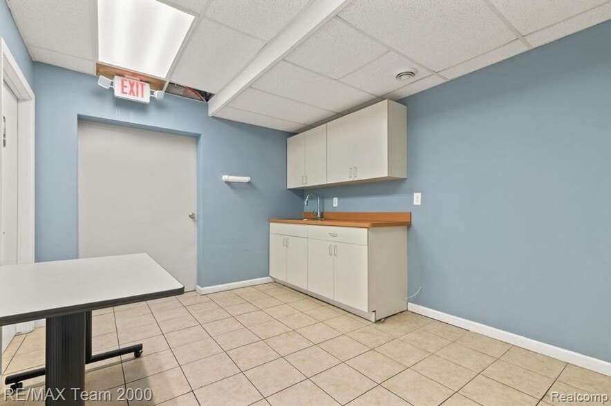 More Photos Of 5153 S Beech Daly St, Dearborn Heights Freestanding For Lease