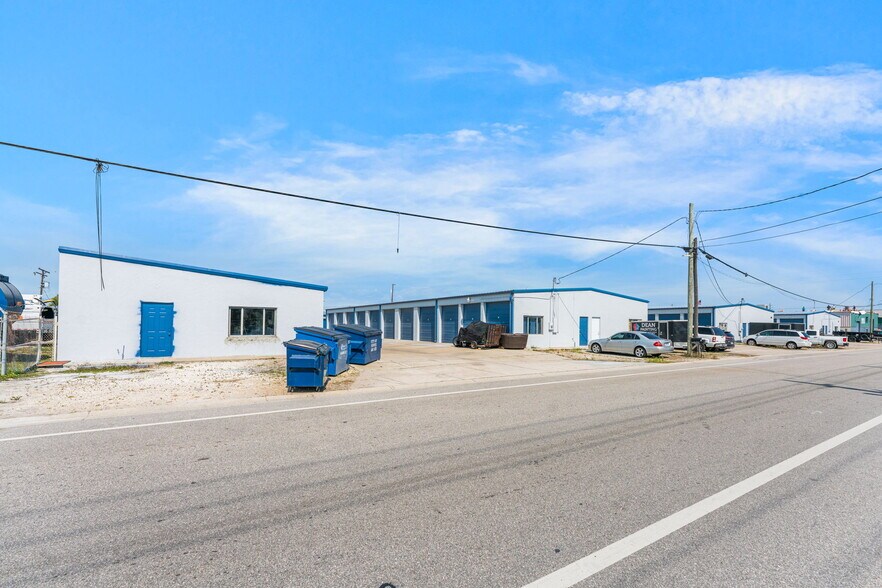 More Photos Of 249-268 Seaboard Ave, Venice Warehouse For Sale
