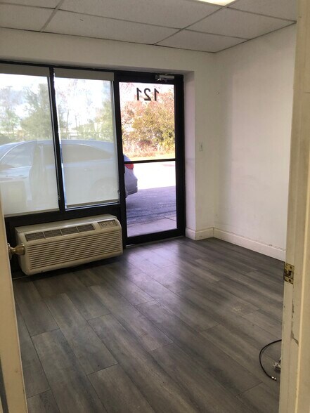 More Photos Of 1335 Bennett Dr, Longwood Warehouse For Lease