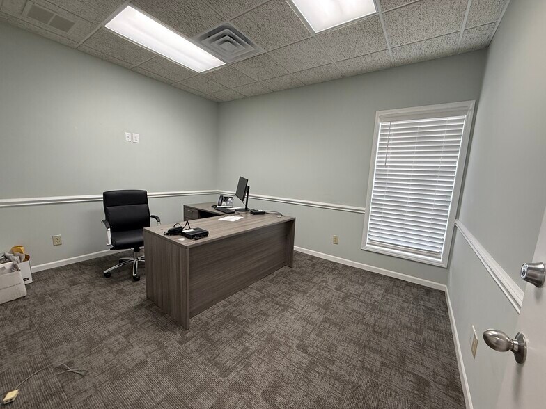 More Photos Of 150 E Fire Tower Rd, Winterville Office Residential For Lease
