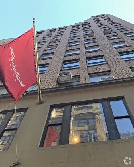 More Photos Of 215 W 40th St, New York Office For Lease