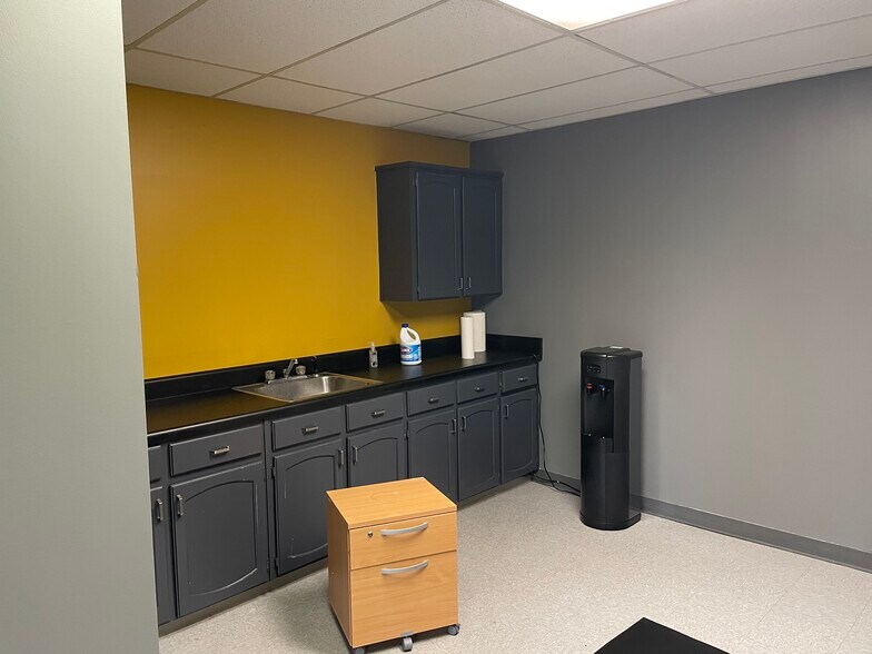 More Photos Of 533 University Blvd, Birmingham Office For Lease