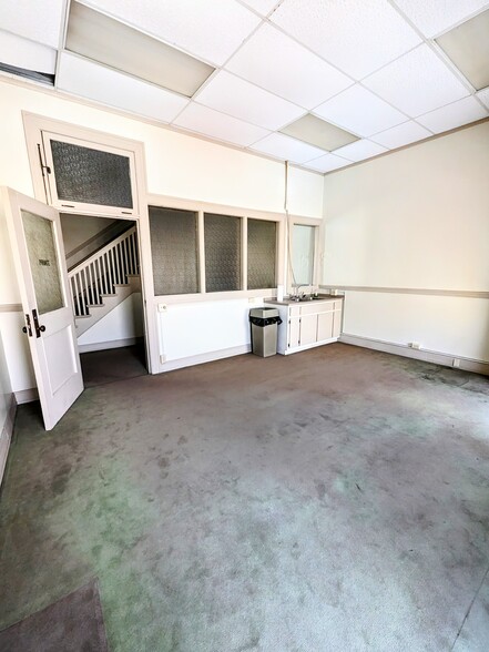 More Photos Of 301 Columbia St, Lafayette Office For Lease