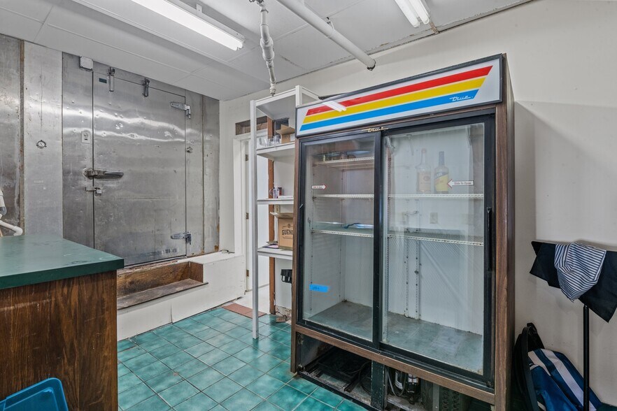 More Photos Of 738 E Main St, Belhaven Hotel For Sale