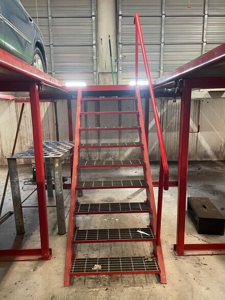 More Photos Of 403 W Walnut St, Raymore Auto Repair For Sale