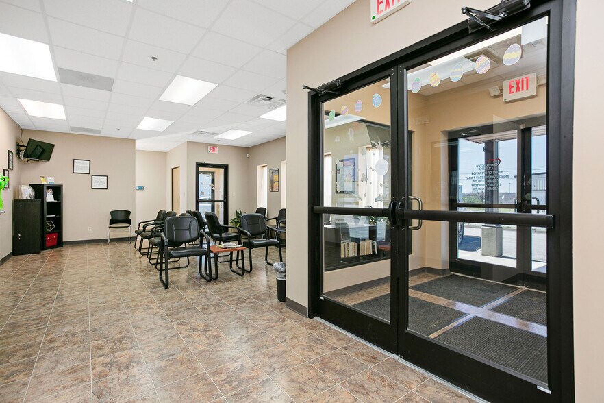 More Photos Of 805 Commerce Dr, Leitchfield Flex For Sale