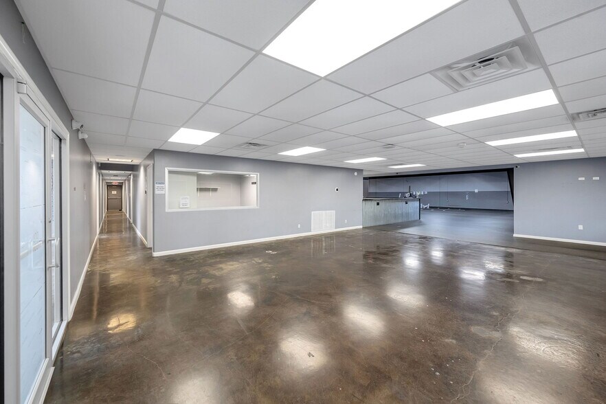 More Photos Of 7510 Lawndale St, Houston Warehouse For Sale