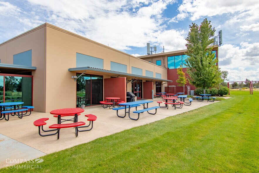 More Photos Of 2999 SW 6th St, Redmond Office For Lease