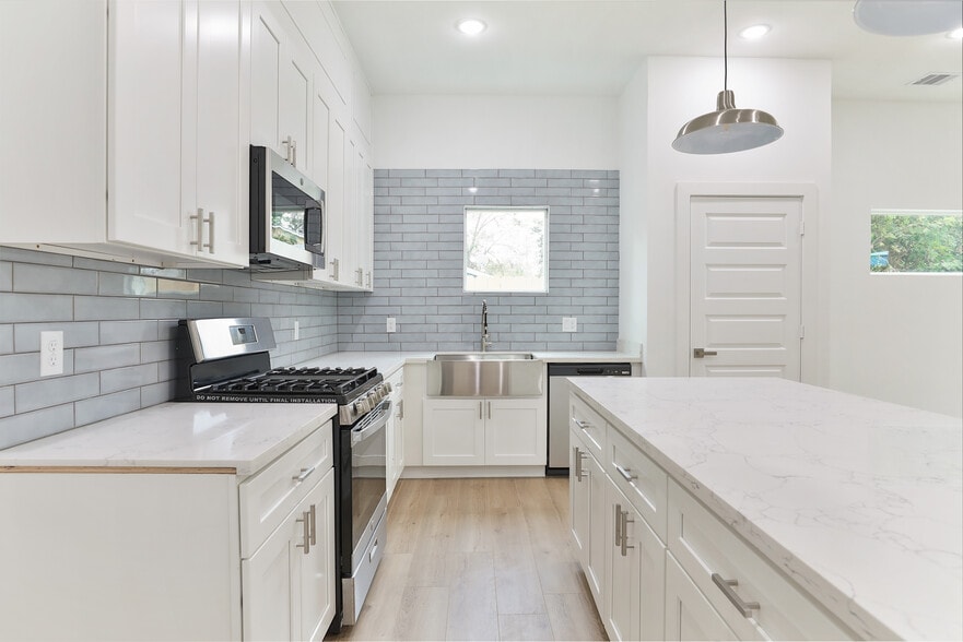 More Photos Of 9339 Lavender St, Houston Apartments For Sale