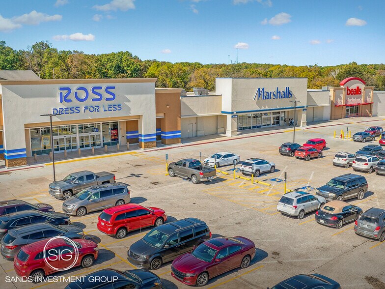 Primary Photo Of 1702 & 1722 S Main st, Grove Storefront For Sale