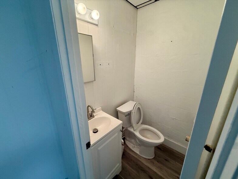 More Photos Of 2382-2384 Jamestown Rd, Fernandina Beach Self Storage For Lease