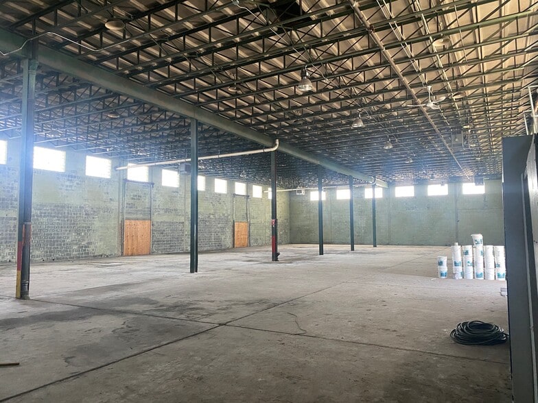 More Photos Of 195 Freight St, Waterbury Bar For Lease