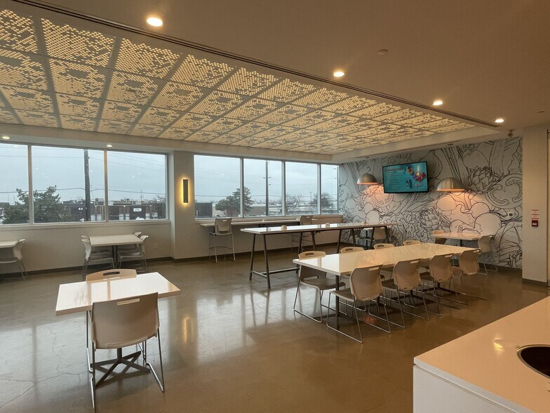More Photos Of 27 Fasken Dr, Toronto Office For Sale