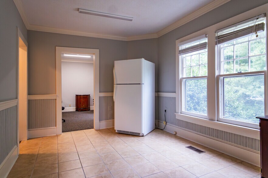 More Photos Of 3562 Spangenberg Ave, Clemmons Office For Lease
