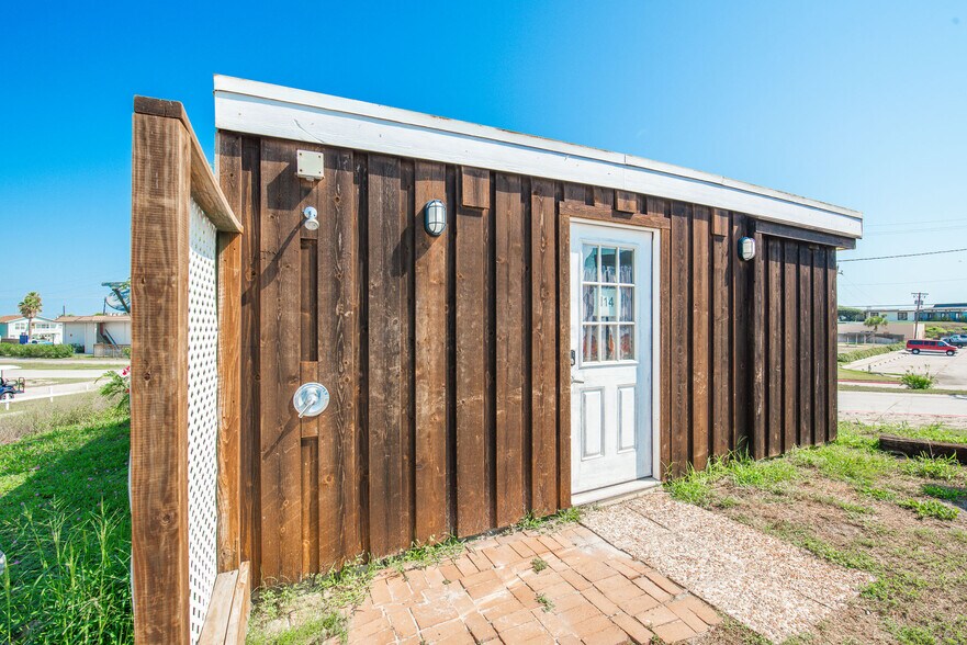 More Photos Of 630 Banyan Beach Dr, Port Aransas Hotel For Sale