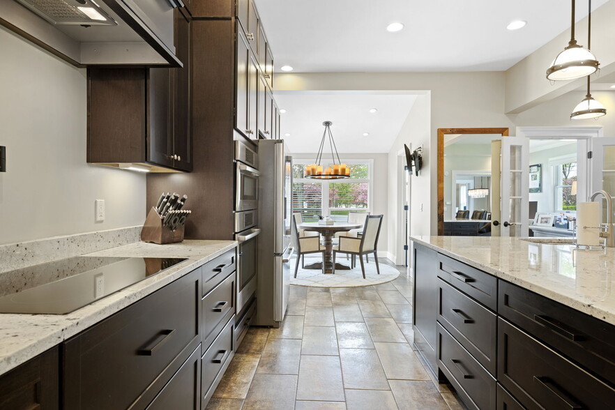 More Photos Of 612 N Lakeshore Dr, Ludington Hotel For Sale