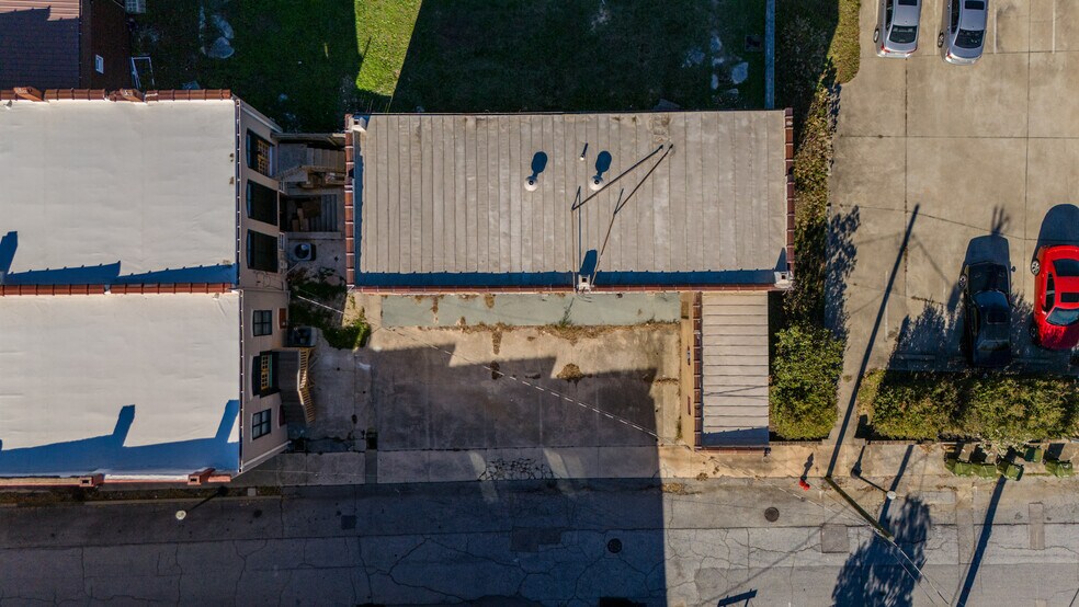More Photos Of 105 Enterprise St, Clinton Storefront Retail Residential For Sale