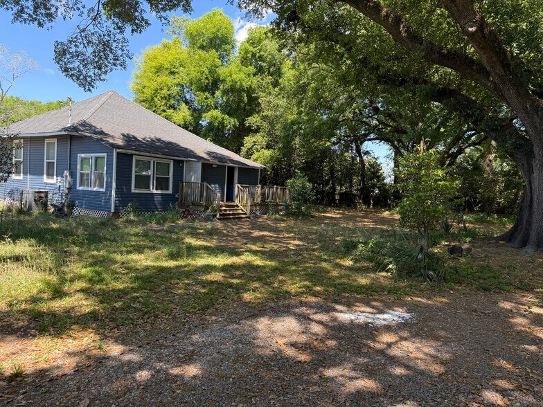 More Photos Of 1935 Cosgrove Ave, North Charleston Office For Sale