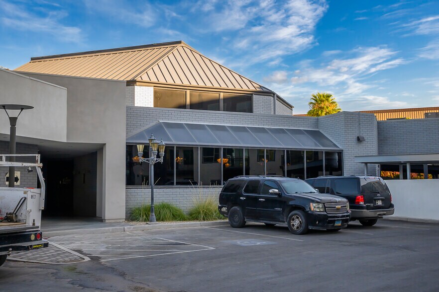 More Photos Of 3900-3910 Paradise Rd, Las Vegas Storefront Retail Office For Lease