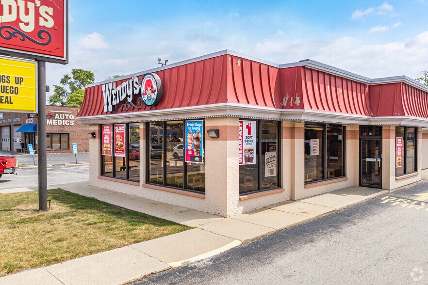 Primary Photo Of 110 S Larkin Ave, Joliet Fast Food For Lease