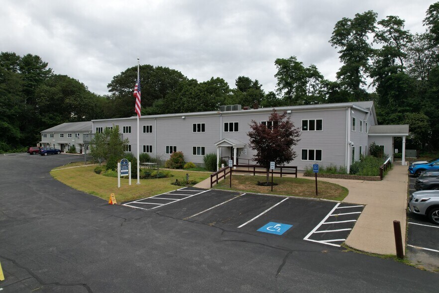 More Photos Of 39 Limerick Rd, Arundel Office For Lease