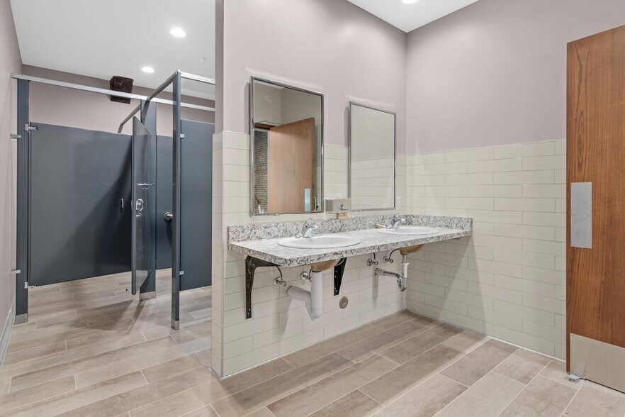 More Photos Of 207 Monroe St N, Hudson Warehouse For Sale