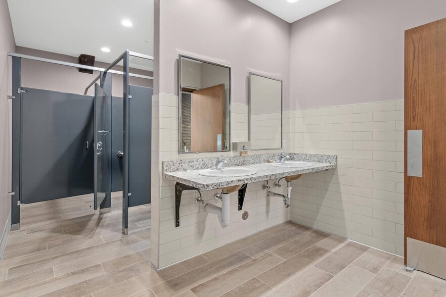 More Photos Of 207 Monroe St N, Hudson Warehouse For Sale