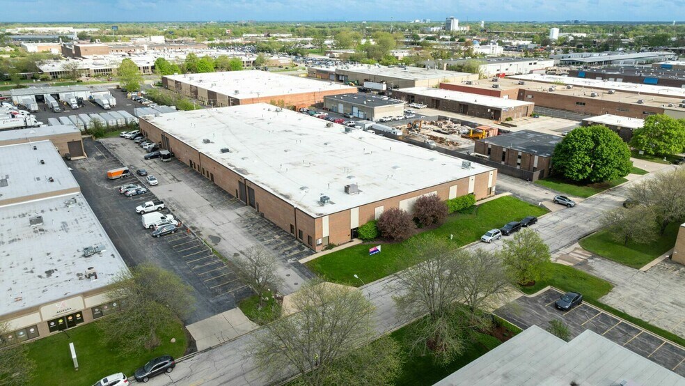 More Photos Of 501-515 S Vermont St, Palatine Warehouse For Lease